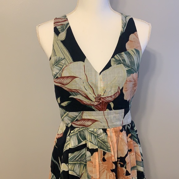 Ann Taylor - Picture 3 of 9